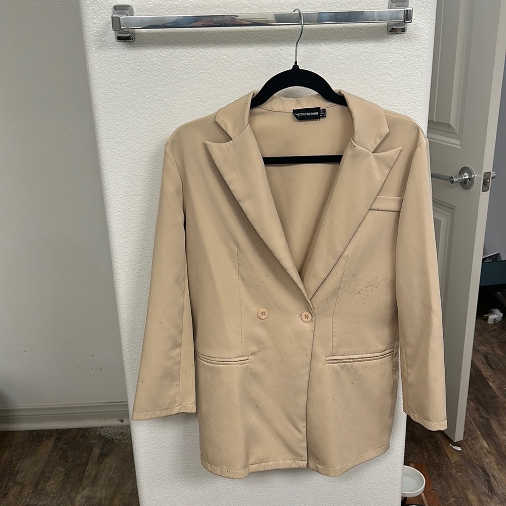 BEIGE BLAZER
